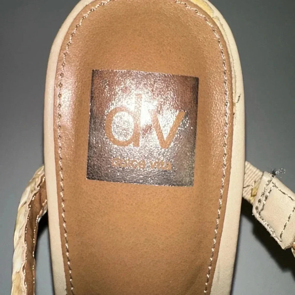 Women's DV by Dolce Vita Sandals, Size 7, Beige Straw Straps - Picture 13 of 14